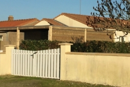 ABRI DE JARDIN AVEC CARPORT ACCOLE PAR ABRIDIS